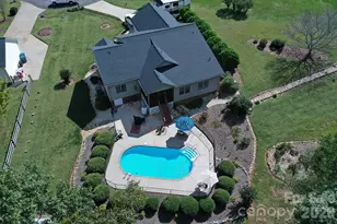 5505 Creek Point Dr, Hickory, NC 28601 - Photo 2