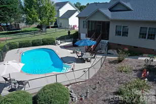 5505 Creek Point Dr, Hickory, NC 28601 - Photo 8