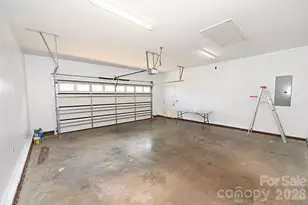 5505 Creek Point Dr, Hickory, NC 28601 - Photo 14