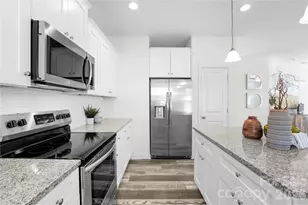 6717 Brushwood Dr, Charlotte, NC 28262 - Photo 12