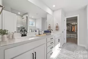 4133 Vis Pne Dr, Charlotte, NC 28215 - Photo 4