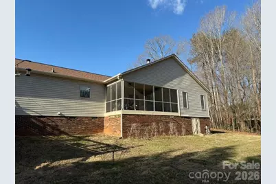 411 27th Avenue Circle NW, Hickory, NC 28601 - Photo 4