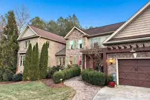 4852 Brookridge Dr NE, Hickory, NC 28601 - Photo 2