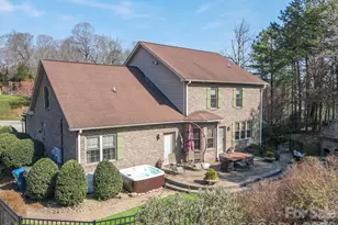 4852 Brookridge Dr NE, Hickory, NC 28601 - Photo 6