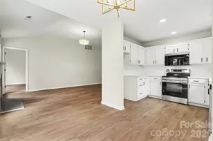 10327 Creswell Ct, Charlotte, NC 28215 - Photo 14