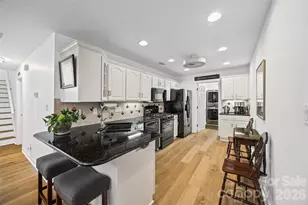 7439 Hurstbourne Green Dr, Charlotte, NC 28277 - Photo 10