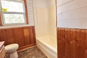 621 E 11th St, Newton, NC 28658 - Photo 16