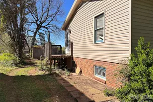 621 E 11th St, Newton, NC 28658 - Photo 4