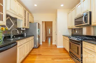 75 Noble Rd, Fairview, NC 28730 - Photo 16