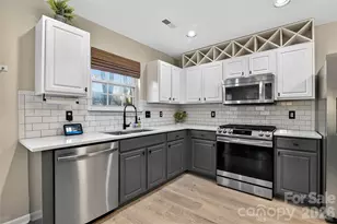 8704 Laurel Run Dr, Charlotte, NC 28269 - Photo 2