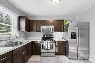 537 Kentbrook Dr, Charlotte, NC 28213 - Photo 4