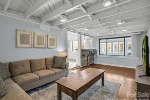 609 Edgewood Ave, Hendersonville, NC 28792 - Photo 16