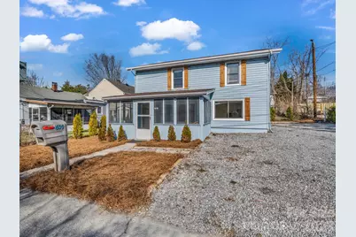 609 Edgewood Avenue, Hendersonville, NC 28792 - Photo 2