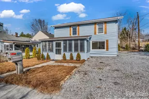 609 Edgewood Ave, Hendersonville, NC 28792 - Photo 2