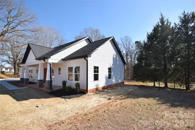 2362 21st Avenue NE, Hickory, NC 28601 - Photo 2