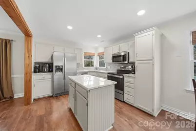 609 Fredricksburg Road, Matthews, NC 28105 - Photo 16