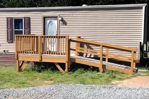 124 Cove View Dr, Mooresville, NC 28117 - Photo 2