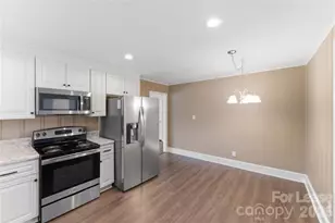 4000 Fieldcrest Rd, Charlotte, NC 28217 - Photo 2