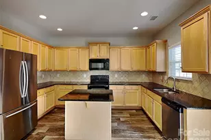 3721 Amber Meadows Dr, Charlotte, NC 28269 - Photo 6