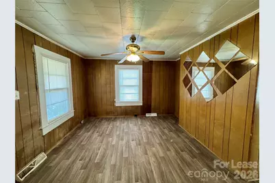 615 W Davidson Avenue, Gastonia, NC 28052 - Photo 2