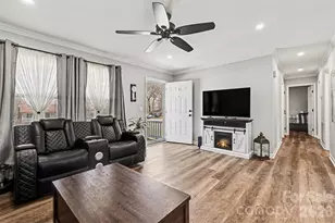 3545 Yorkland Dr, Hickory, NC 28601 - Photo 2