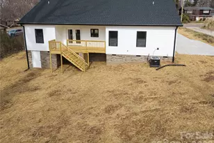 1949 Colonial Ln, Hickory, NC 28601 - Photo 16