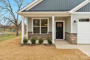 1107 Burke St, Monroe, NC 28110 - Photo 2