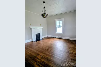 936 W Front Street, Statesville, NC 28677 - Photo 2
