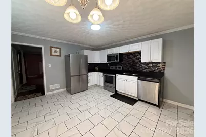 1235 27th Avenue NE, Hickory, NC 28601 - Photo 8