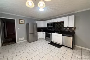 1235 27th Ave NE, Hickory, NC 28601 - Photo 8