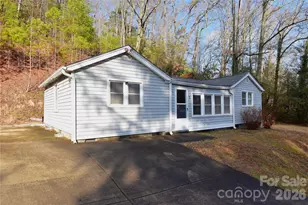 7 Etain Ln, Black Mountain, NC 28711 - Photo 1