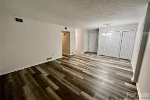 427 6th Ave W, Hendersonville, NC 28739 - Photo 2