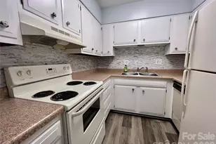 427 6th Ave W, Hendersonville, NC 28739 - Photo 4