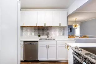 1608 Sharon Rd W, Charlotte, NC 28210 - Photo 6