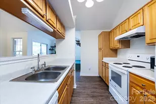 2566 Carya Pond Ln, Charlotte, NC 28212 - Photo 16