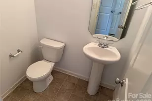 1240 Pinehaven Ct, Charlotte, NC 28215 - Photo 6