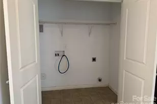 1240 Pinehaven Ct, Charlotte, NC 28215 - Photo 10