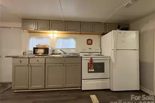 200 Badin Vw Rd, New London, NC 28127 - Photo 4