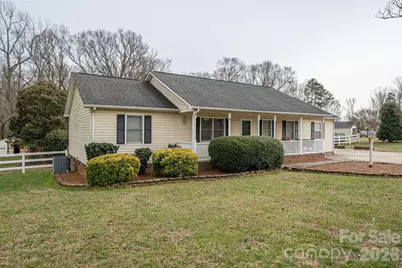 112 Pilots Ridge Drive, Bessemer City, NC 28016 - Photo 2