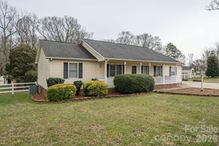 112 Pilots Ridge Dr, Bessemer City, NC 28016 - Photo 2