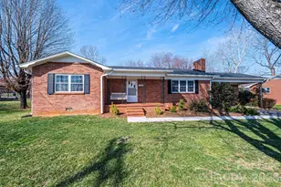 1425 5th St NE, Hickory, NC 28601 - Photo 1