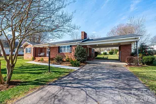 1425 5th St NE, Hickory, NC 28601 - Photo 2