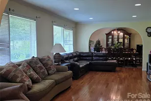 14325 Fountain Ln, Charlotte, NC 28278 - Photo 4