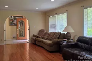 14325 Fountain Ln, Charlotte, NC 28278 - Photo 6