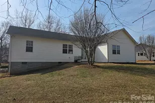 2034 Redberry Ln, Conover, NC 28613 - Photo 2