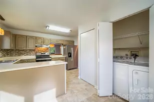 305 Piney Mountain Dr, Asheville, NC 28805 - Photo 8
