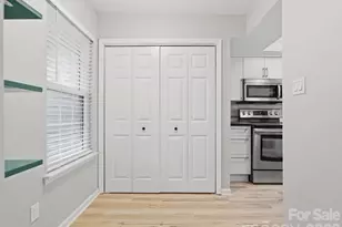 9404 S Vicksburg Park Ct, Charlotte, NC 28210 - Photo 6