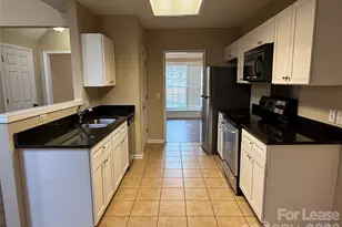 7501 Lady Bank Dr, Charlotte, NC 28269 - Photo 4