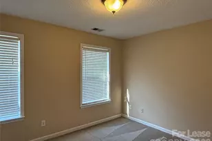 7501 Lady Bank Dr, Charlotte, NC 28269 - Photo 8