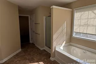 7501 Lady Bank Dr, Charlotte, NC 28269 - Photo 10